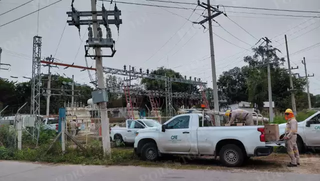 Más de 40 mil habitantes de Hopelchén quedaron sin luz, internet y agua potable por trabajos de mantenimiento de la CFE.