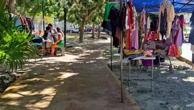 Comerciantes del lugar, con más de 10 años ahí, rememoran los días en que la colonia carecía de pavimentación.