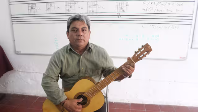 Hay talleres y clases de guitarra, ritmos latinos, juegos de expresión corporal y movimientos
