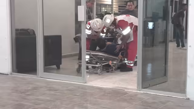 El hombre fue atendido por personal de la Cruz Roja