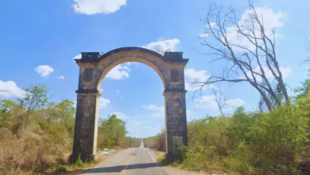 Se construyó en 1940 como símbolo de unión entre ambos estados.