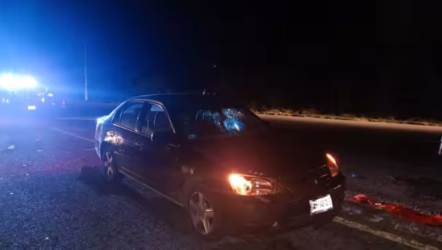 Un automóvil y una camioneta colisionaron de frente