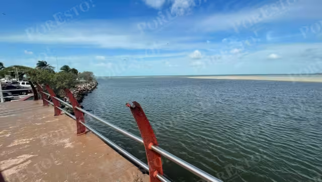Ciudadanos alertan sobre el deterioro de los barandales del mirador Moch Cohuó, que presentan corrosión avanzada.
