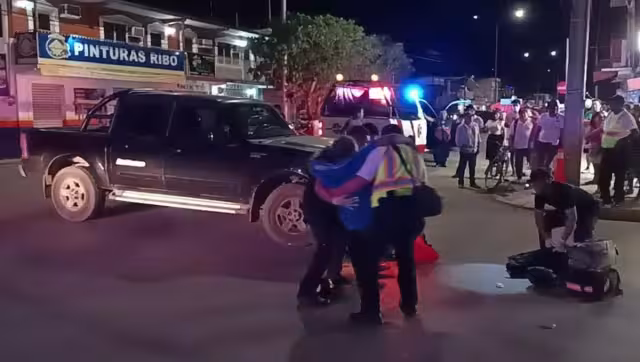 Camioneta se impacta contra motocicleta; hay varios heridos en José María Morelos