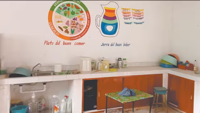 La preparación de los desayunos la realizan padres de familia