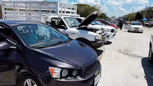 La venta de autos de segunda mano puede ser de manera física o a través de las redes sociales