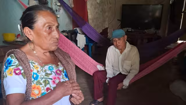 Los adultos mayores Julio Kuyoc y Antonia Chan solicitan apoyo ya que apenas les alcanza para comer