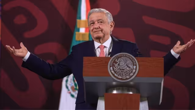 Andrés Manuel López Obrador acusó a los "ideólogos del conservadurismo" de tener un doble discurso, y subrayó que no puede haber democracia si hay corrupción