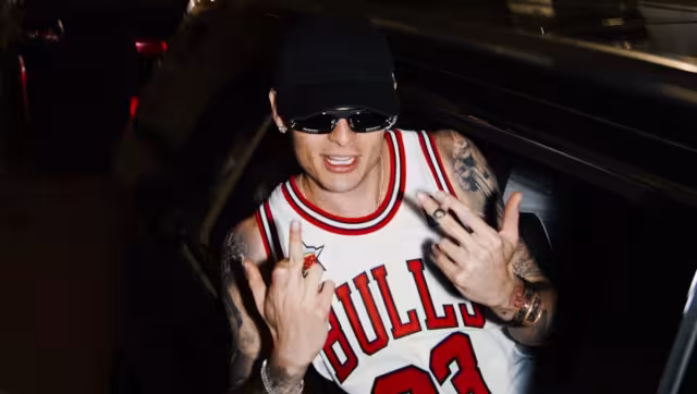 Conductores de 'Hoy' explotan contra Peso Pluma por negarle foto a una fan