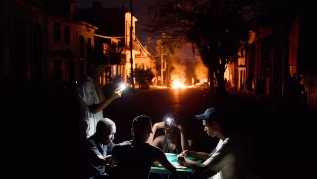 El gobierno cubano atribuye parte del deterioro energético al asedio petrolero de Estados Unidos, al que acusa de asfixiar a la isla