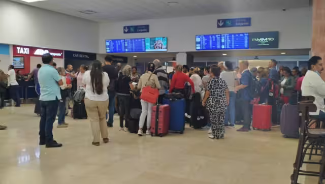 Los restantes permanecían en la sala de última espera para realizar los trámites migratorios