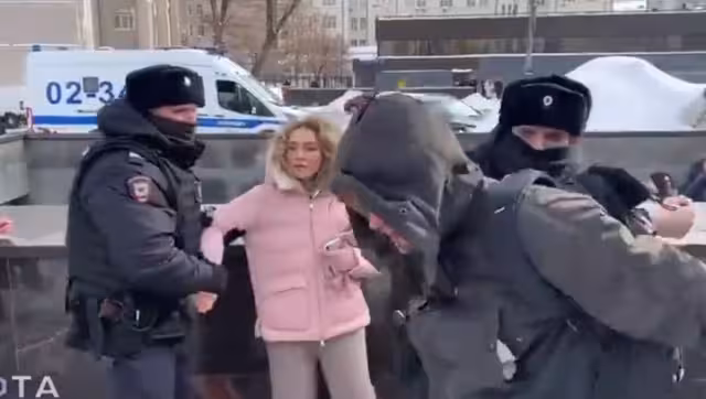 Al menos 110 personas han sido detenidas en diferentes ciudades rusas durante acciones de protesta por la muerte en prisión del líder opositor, Alexéi Navalni