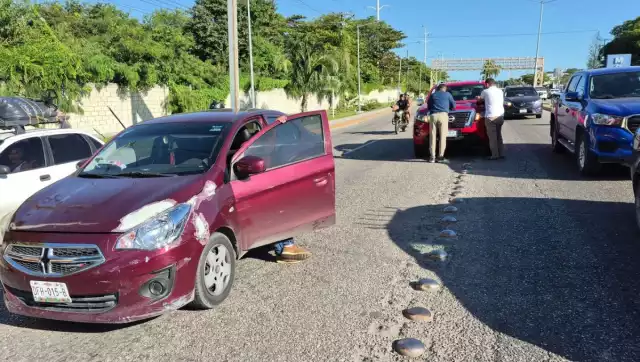 Daños materiales y congestionamiento vial tras colisión en la colonia Pedro Sainz de Baranda