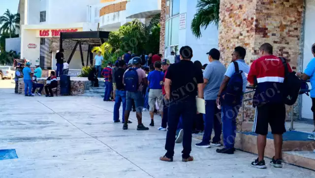 Largas filas por emplacamiento 2026 en Ciudad del Carmen desde el primer día