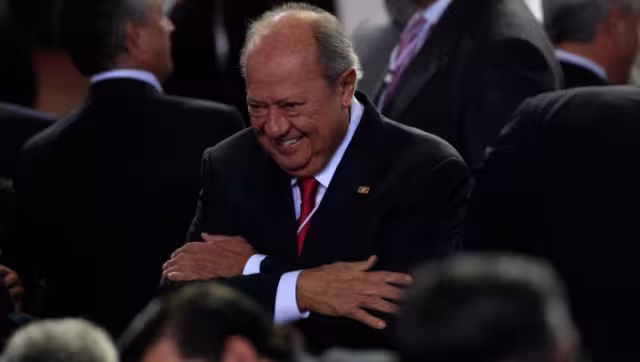 Carlos Romero Deschamps, tuvo una trayectoria política envuelta en escándalos, el Pemexgate fue uno de los más importantes que debió enfrentar