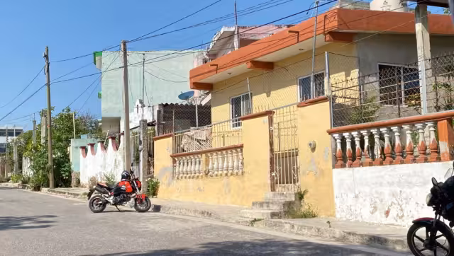 La familia lo bajó aún con signos vitales