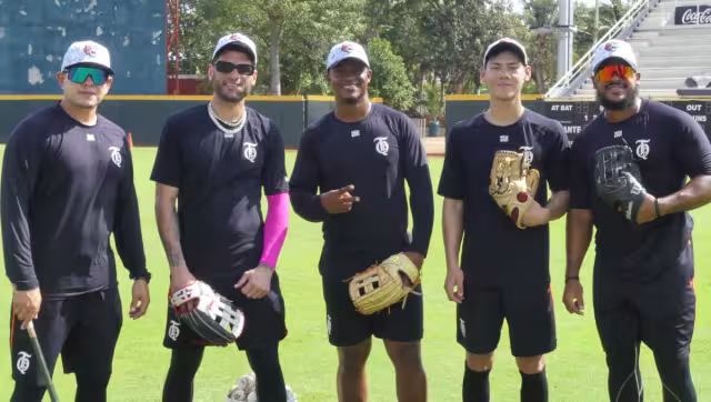 Los jugadores de cuadro, dirigidos por el coach Arnoldo "Kiko" Castro y el propio timonel, se enfocaron en el ataque a los rodados