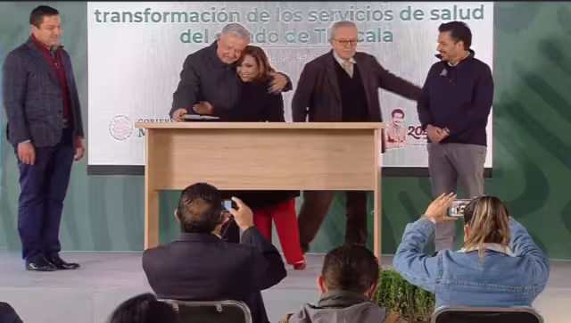 El presidente Andrés Manuel López Obrador firmó un convenio de colaboración con el gobierno de Tlaxcala en materia de salud, con el objetivo de mejorar este sector en la entidad