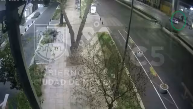 El acompañante quiso detener el taxi pero no logró alcanzarlo