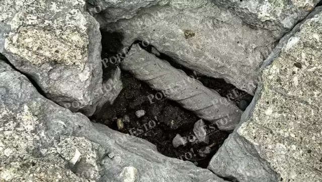 Fracturas y varillas expuestas convierten la avenida 10 de Julio en trampa vial