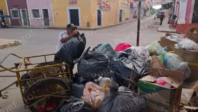 Hediondez y gusanos invaden la cabecera municipal ante falla en recolección de basura