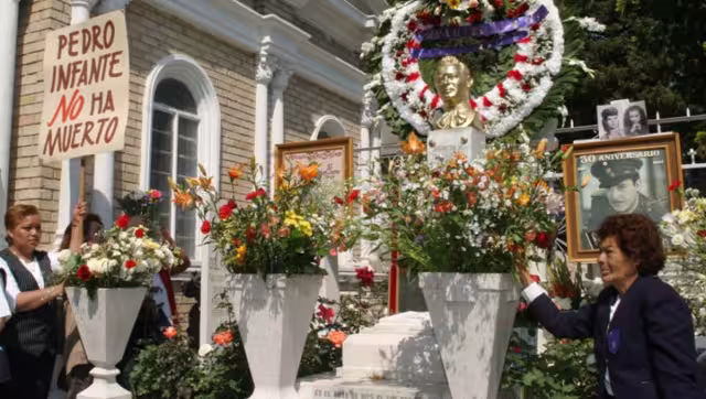 La tumba de Pedro Infante en el Panteón Jardín. Foto: Especial