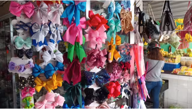 Según la gente, la moda contrapone la rebeldía, principalmente por el color rosa.