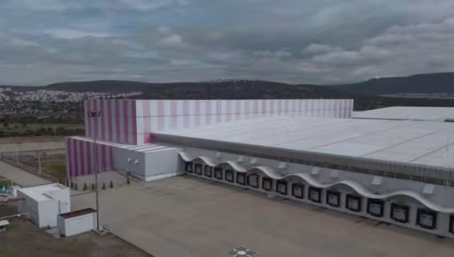 La megafarmacia de Huheuetoca tiene una extensión de casi 50 hectáreas de espacio, son 9 hectáreas techadas