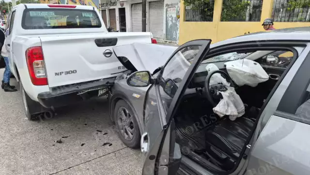 Un choque por alcance se registró en la colonia Benito Juárez la tarde de este martes.