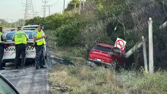 Ocupantes lesionados tras salida de camino en Isla Aguada