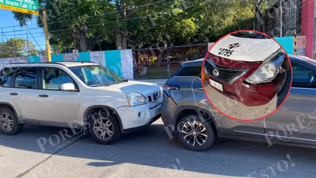 Una carambola entre tres vehículos se registró en la colonia Burócratas.