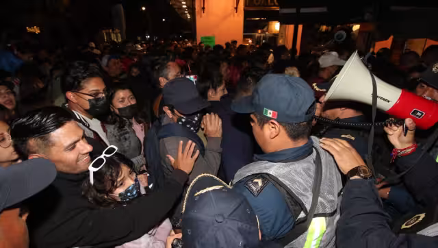 ¡Problemas en el concierto de Grupo Firme! Mujeres y niños son desalojados por riesgo de asfixia