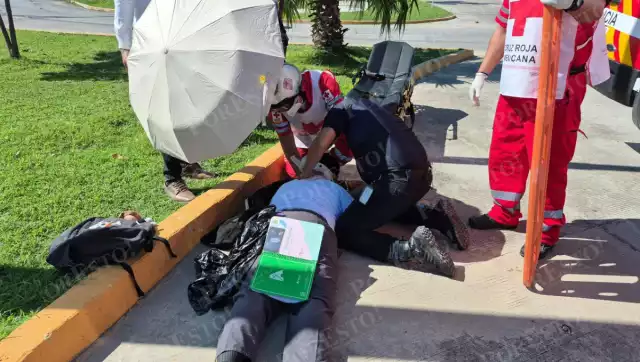 Motociclista escolar impactado por camioneta en Paseo del Mar