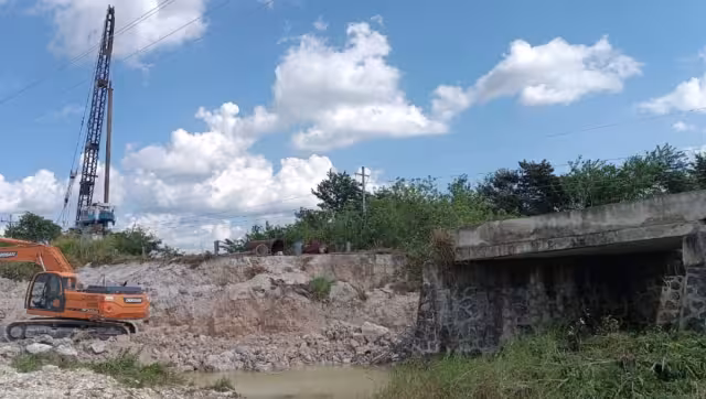 Los trabajos se llevan a cabo con opacidad pues no hay información disponible que dé a conocer a la empresa a cargo, monto a ejercer y duración de este proyecto