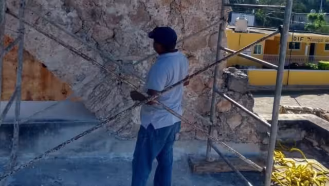 Feligreses y autoridades impulsan la restauración de emblemática iglesia en Kaua