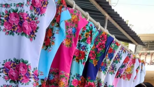 Los precios altos de las ropas bordadas han ocasionado que las blusas pintadas aumenten su venta