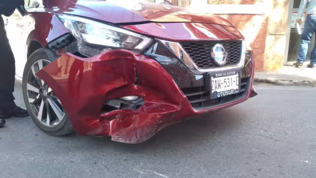 Al sitio llegaron policías municipales junto con la ambulancia TK1, cuyos paramédicos curaron a los lesionados