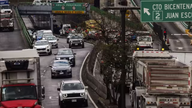 El programa Hoy No Circula es una medida ambiental que restringe la circulación vehicular en días específicos