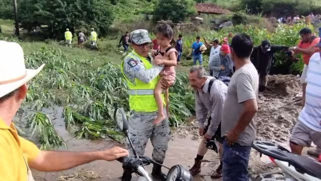 La Guardia Nacional mantiene el Plan de Asistencia a la Sociedad en Casos de Emergencia en Guerrero, Nayarit y Jalisco por el paso de la Tormenta Tropical Max y el Huracán Lidia