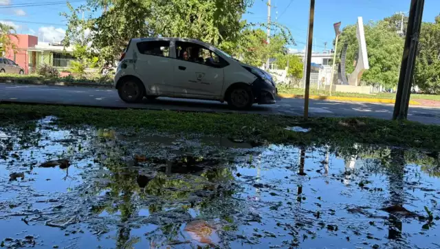 Genera molestia fuga de agua en la colonia Italia, es el quinto desperfecto que se registra en Chetumal en menos de dos meses