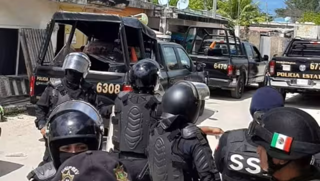 El hombre fue detenido y trasladado por la FGR