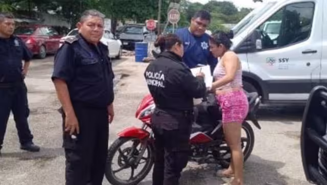 Acreditando la propiedad de la señora, se le regresó su vehículo.