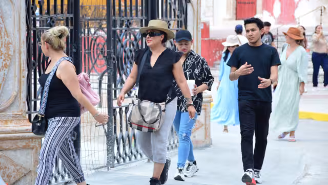 Para obtener el título de guía de turista hay que cursar un diplomado de 560 horas