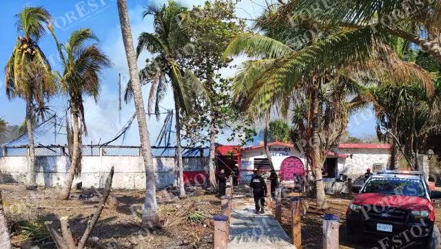 El bar Armandos fue consumido por el fuego en Tizimín