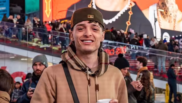 ¿Lo habías notado? Peso Pluma tiene diamantes en los dientes