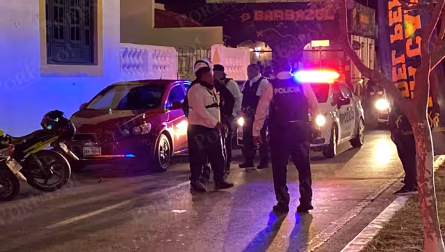 El sujeto sin razón aparente empezó amenazarlos con golpearlos