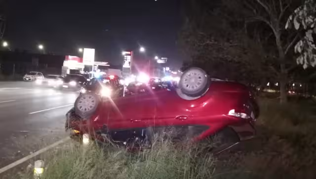 El accidente ocasionó que se formara una larga fila de vehículos, ya que en el momento en que ocurrió el tránsito era considerable