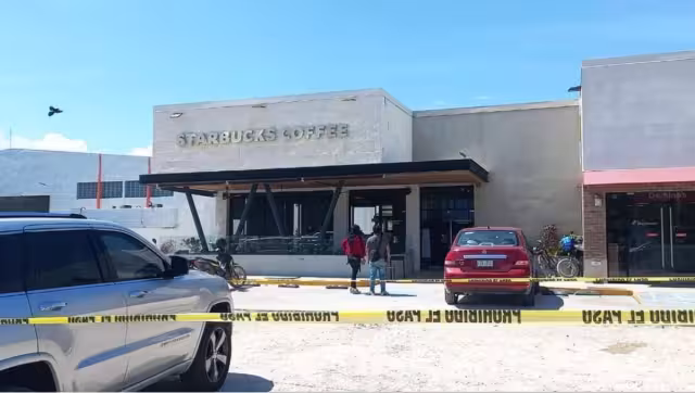 Un hombre fue ejecutado dentro de un Starbucks de Tulum