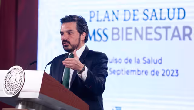 Zoé Robledo, titular del IMSS