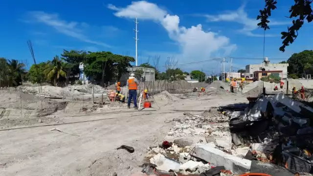 La construcción del Mercado Chechén, a cargo de la empresa Constructora y Arrendadora San Sebastián fue detenida el lunes pasado. Foto: Fernando Kantún / Por Esto!